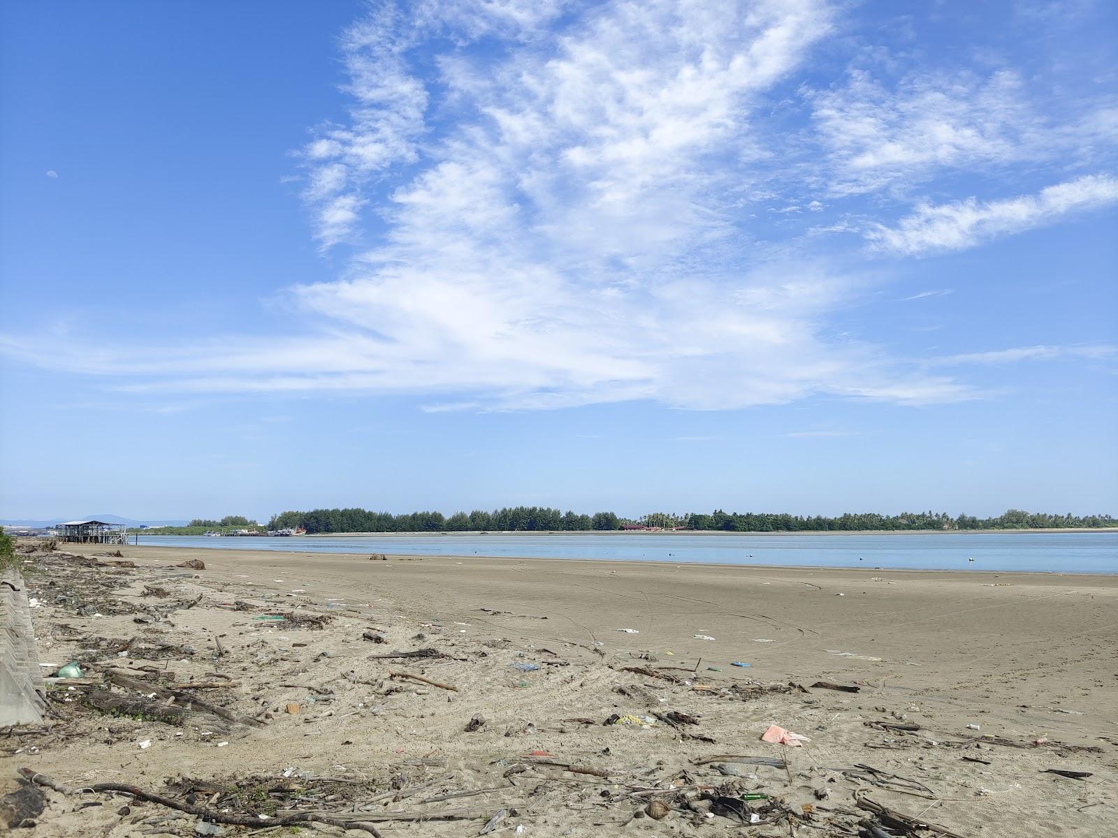 Sandee Pantai Semanyir