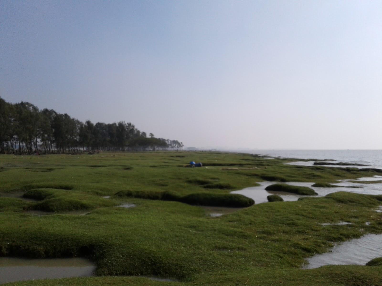 Sandee Halishahar Beach