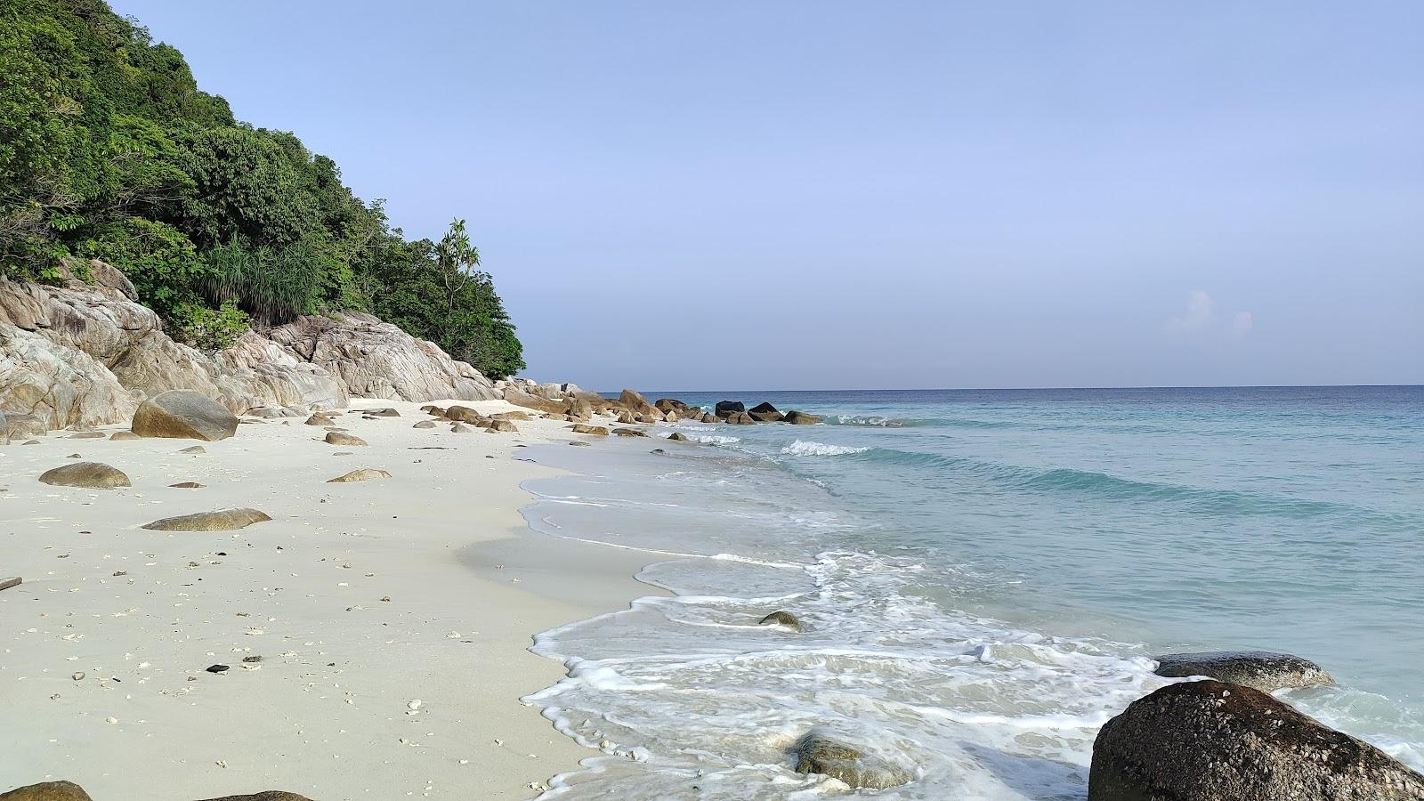 Sandee Lang Sari Beach Photo