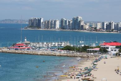 Sandee Chipipe Beach Photo