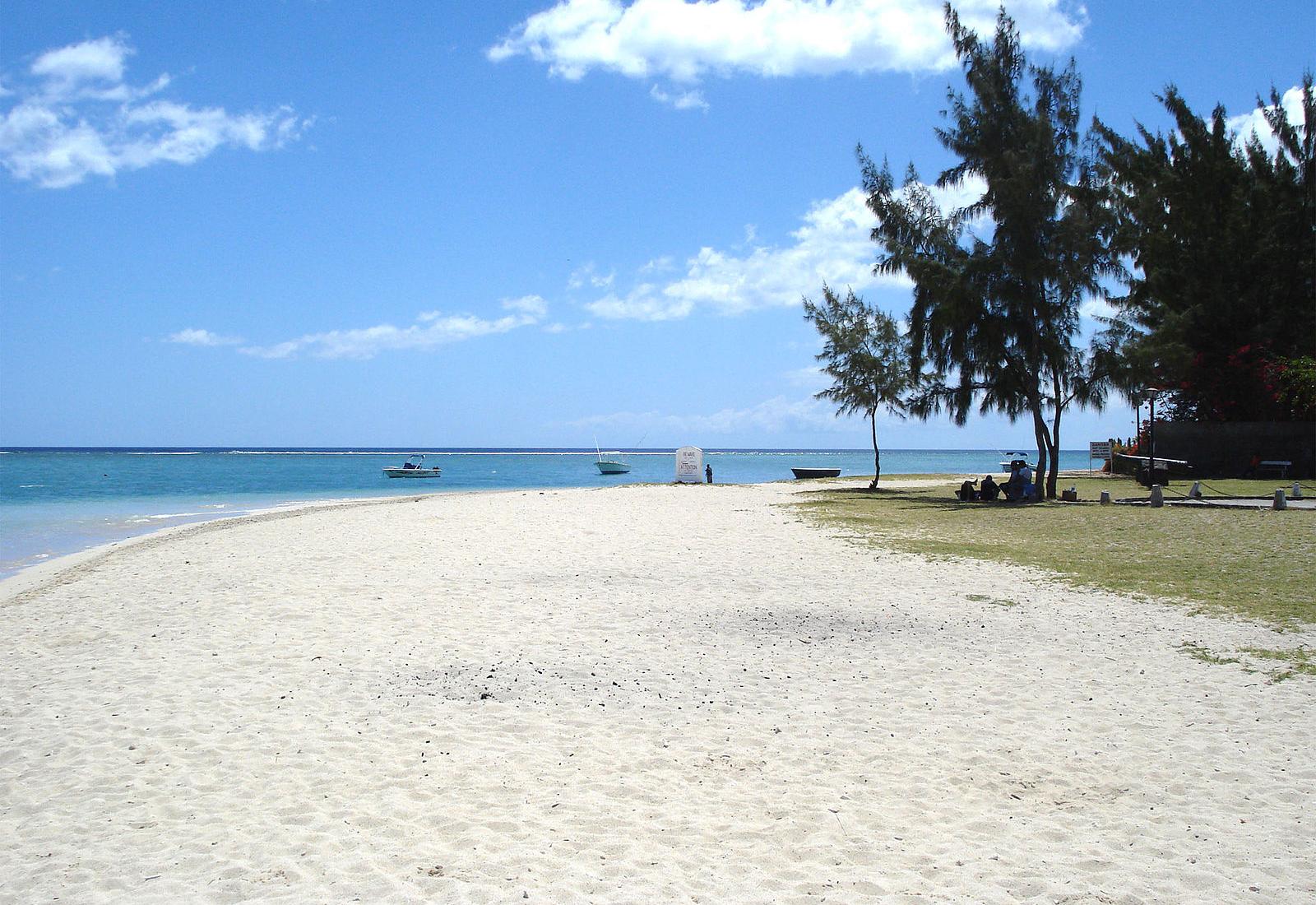 Sandee - La Preneuse Beach