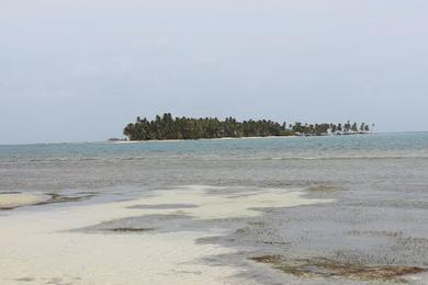 Sandee Isla Crawl Cay Beach Photo