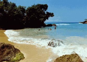 Sandee Baie De Cyvadier Beach