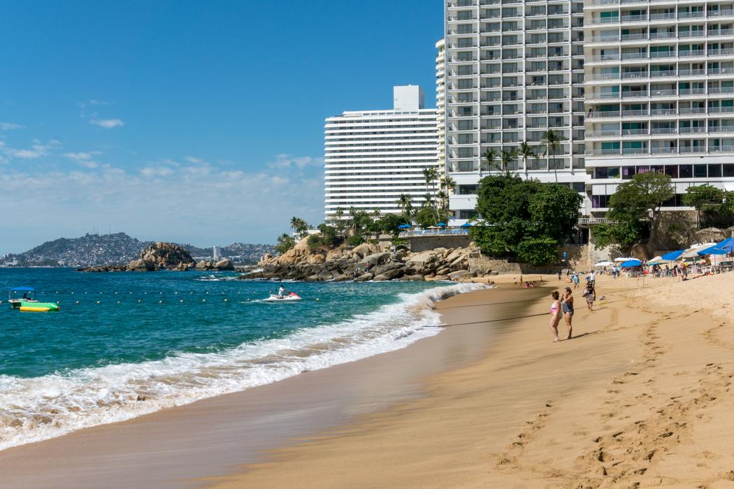 Sandee Acapulco Beach