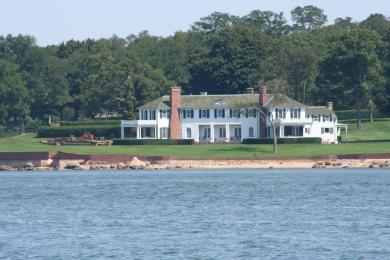 Sandee Crescent Beach Shelter Island