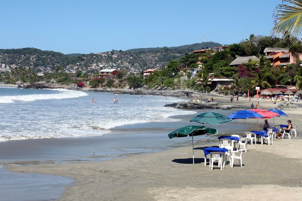 Playa La Ropa Zihuatanejo