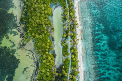 Sandee Maradhoo Island Photo