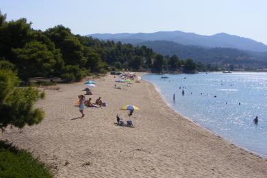 Sandee Lagomandra Beach