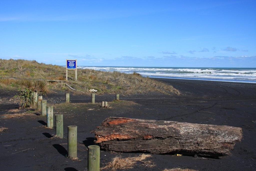 Sandee - Karioitahi Beach