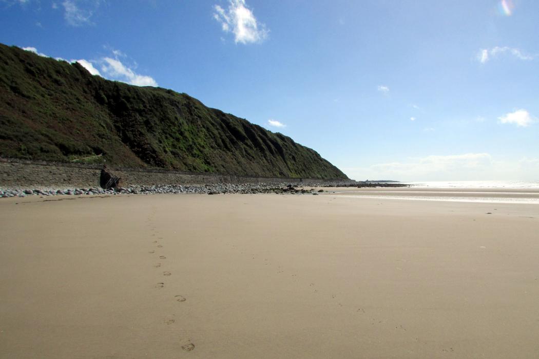 Sandee Harlech Beach