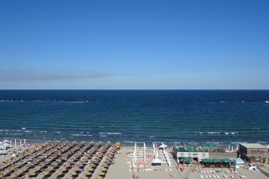 Sandee Mamaia South Beach