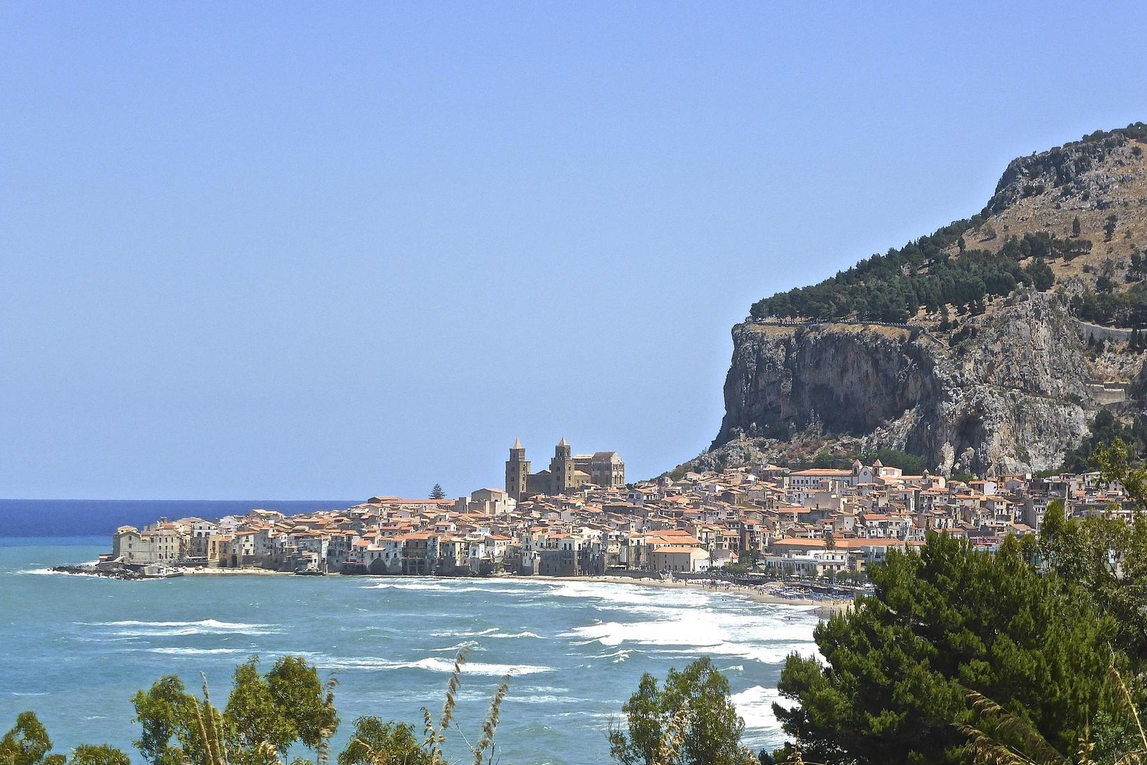 Sandee - Spiaggia Cefalu