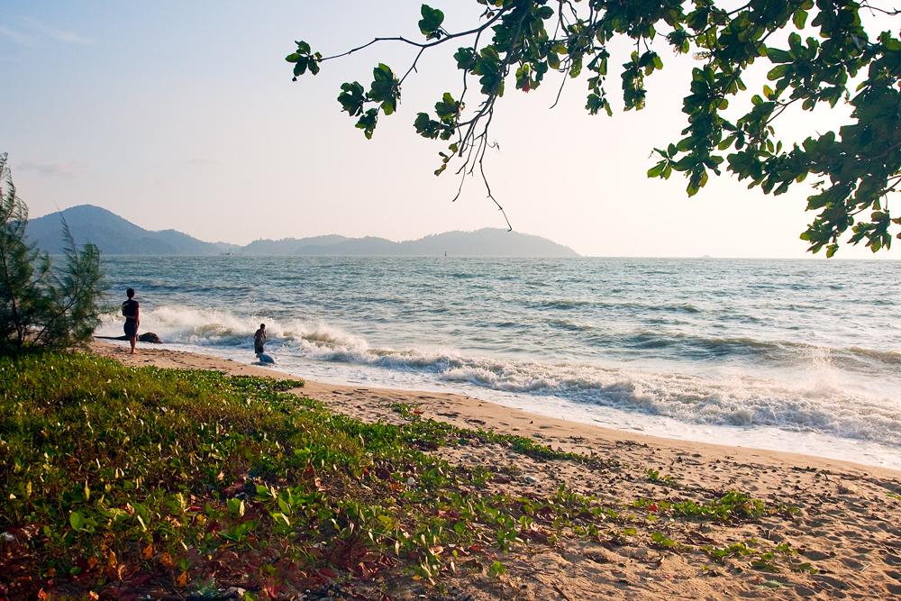 Sandee - Teluk Senangin Beach