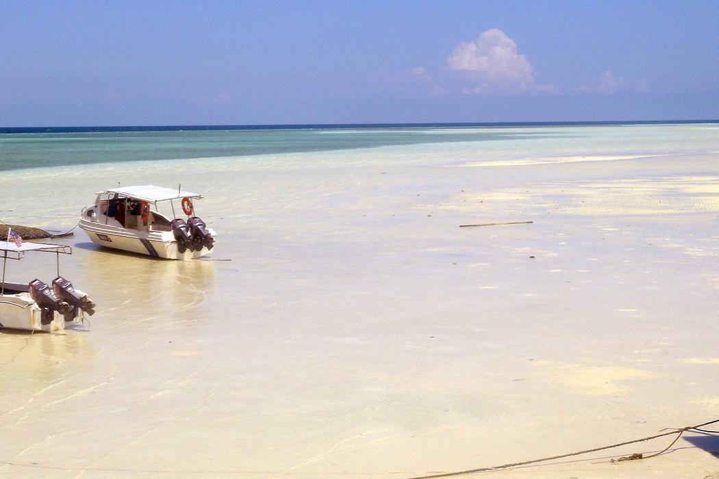Sandee Kapalai Island