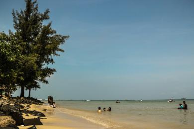 Sandee Batu Lobang Pasir Putih Beach Photo