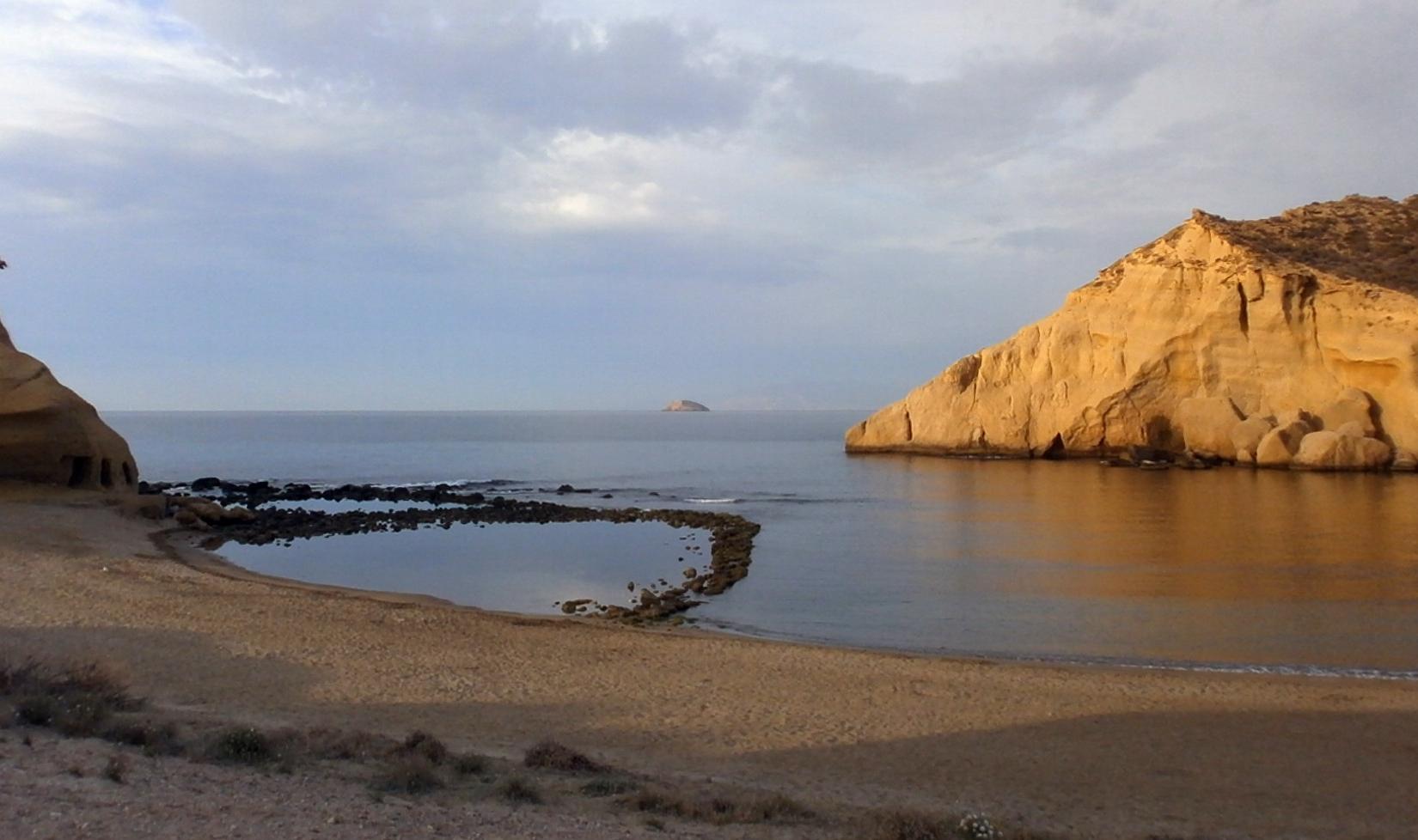 Sandee - Cala Cerrada