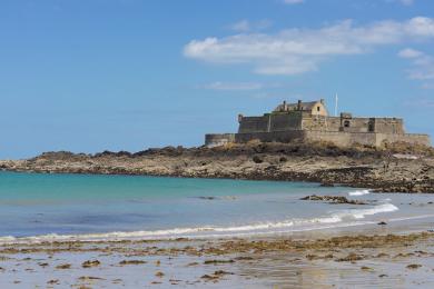 Sandee - Crique Du Fort Varde A Saint-Malo