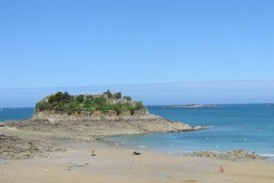 Sandee Plage De La Comtesse Photo