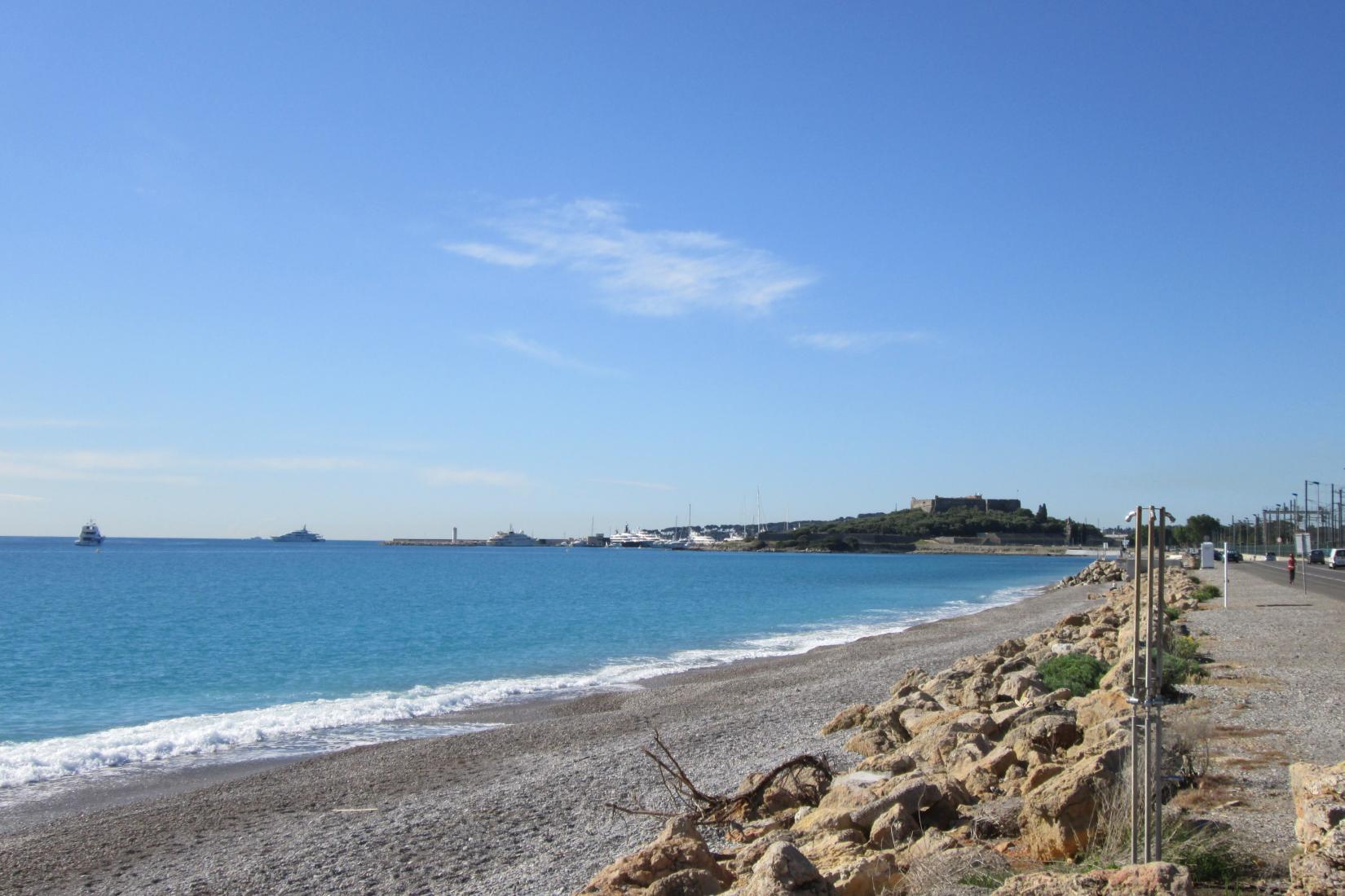 Sandee - Plage De La Fontonne A Antibes