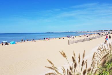 Sandee La Grande Plage De Chatelaillon Photo