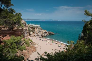 Sandee Beach De I'Illa Roja Photo