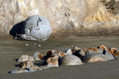 Sandee - Moeraki Boulders Beach