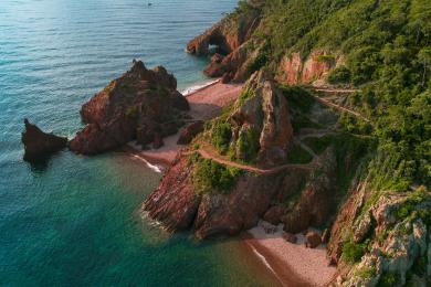 Sandee Plage De L'Aiguille Photo