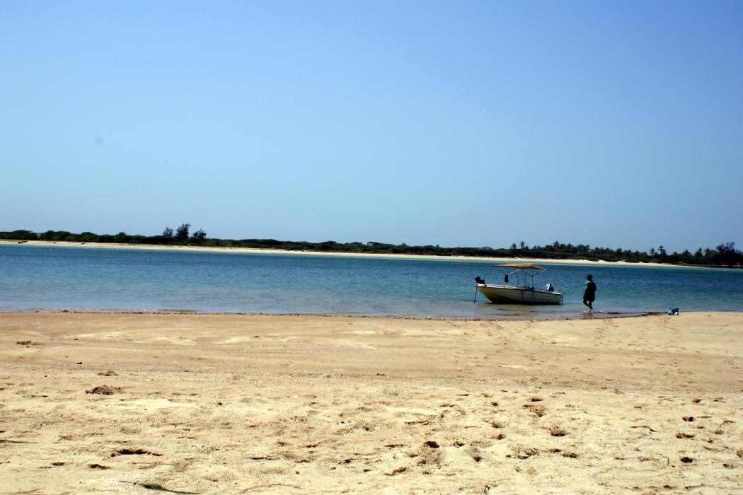 Sandee Manda Bay Photo