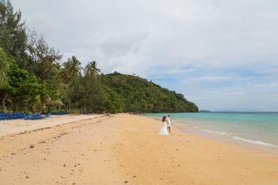 Sandee Loh Moo Dee Beach Photo