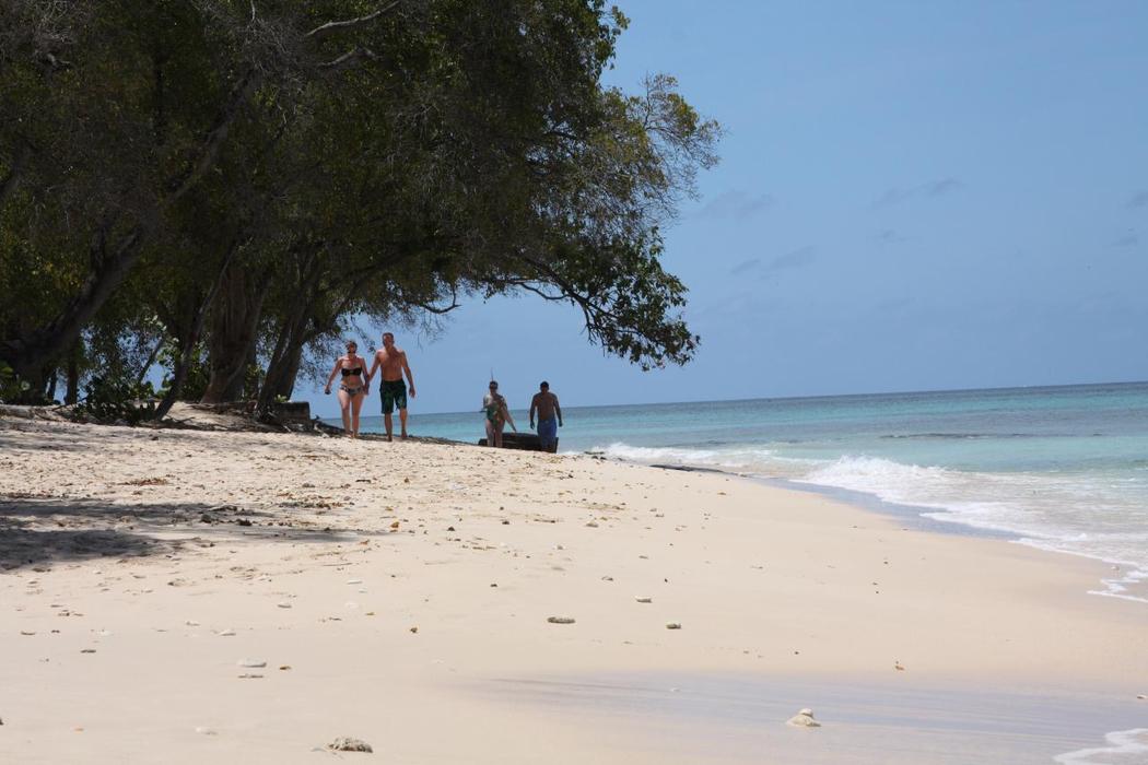 Sandee Batts Rock Beach