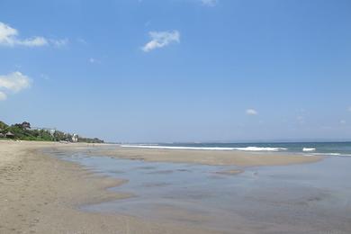 Sandee Batu Belig Beach Photo