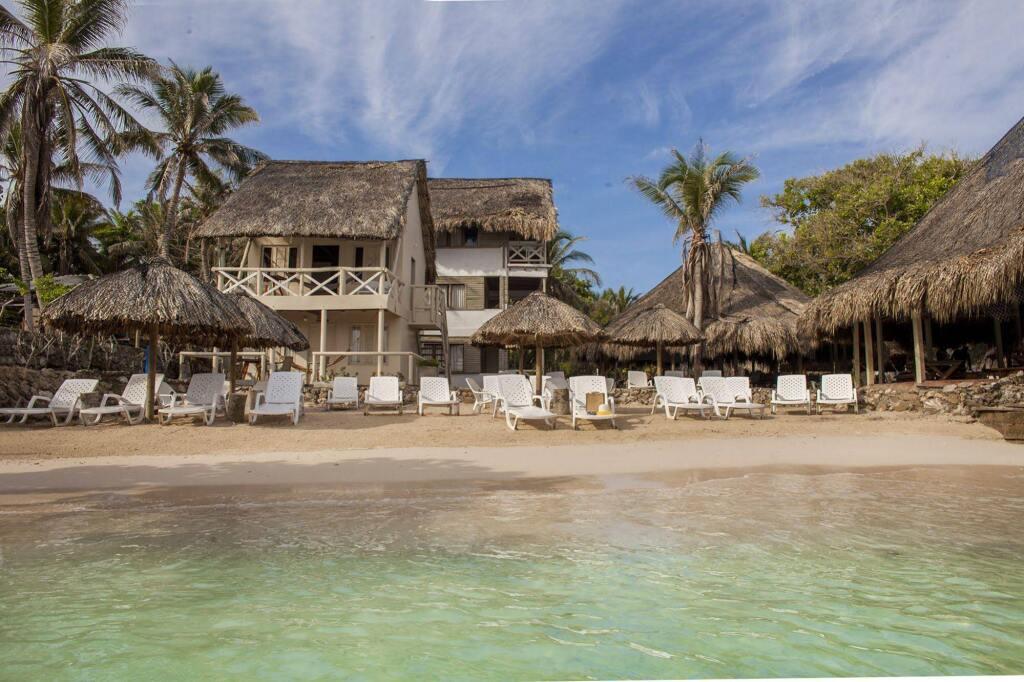 Sandee Isla Gigi Private Beach