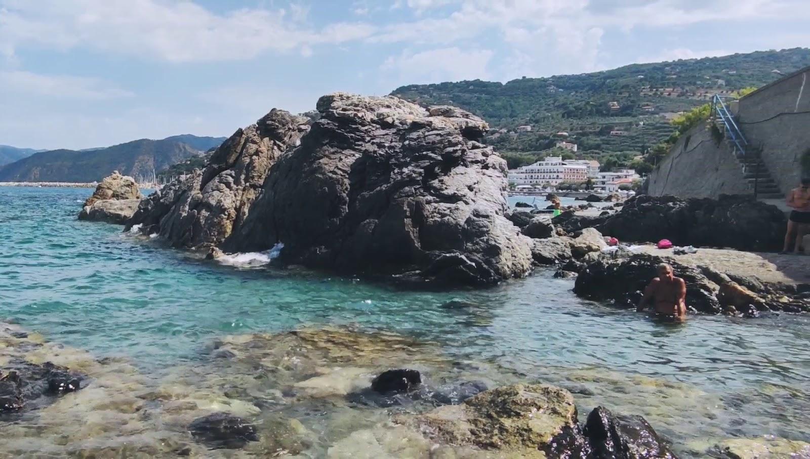 Sandee - Spiaggia Di San Gregorio