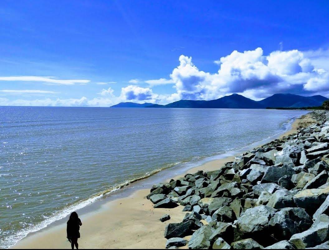 Sandee Machans Beach