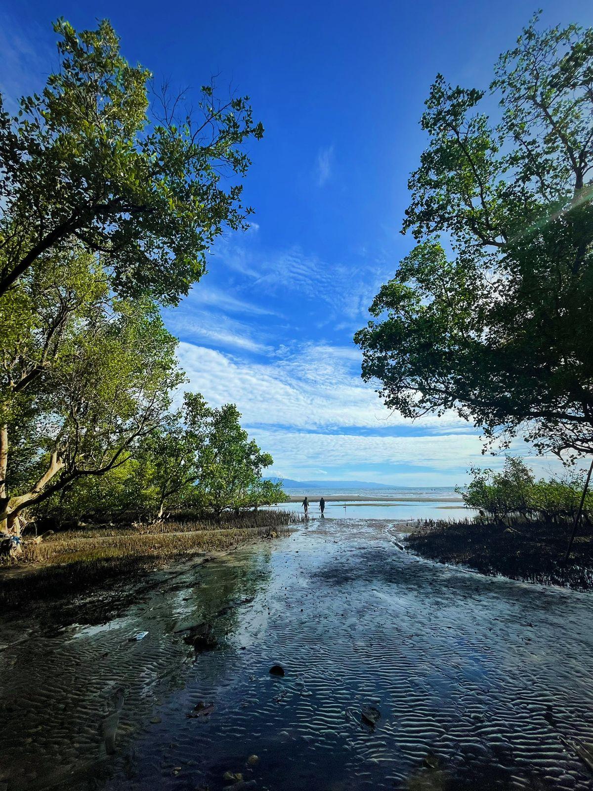 Sandee Pantai Molas Photo