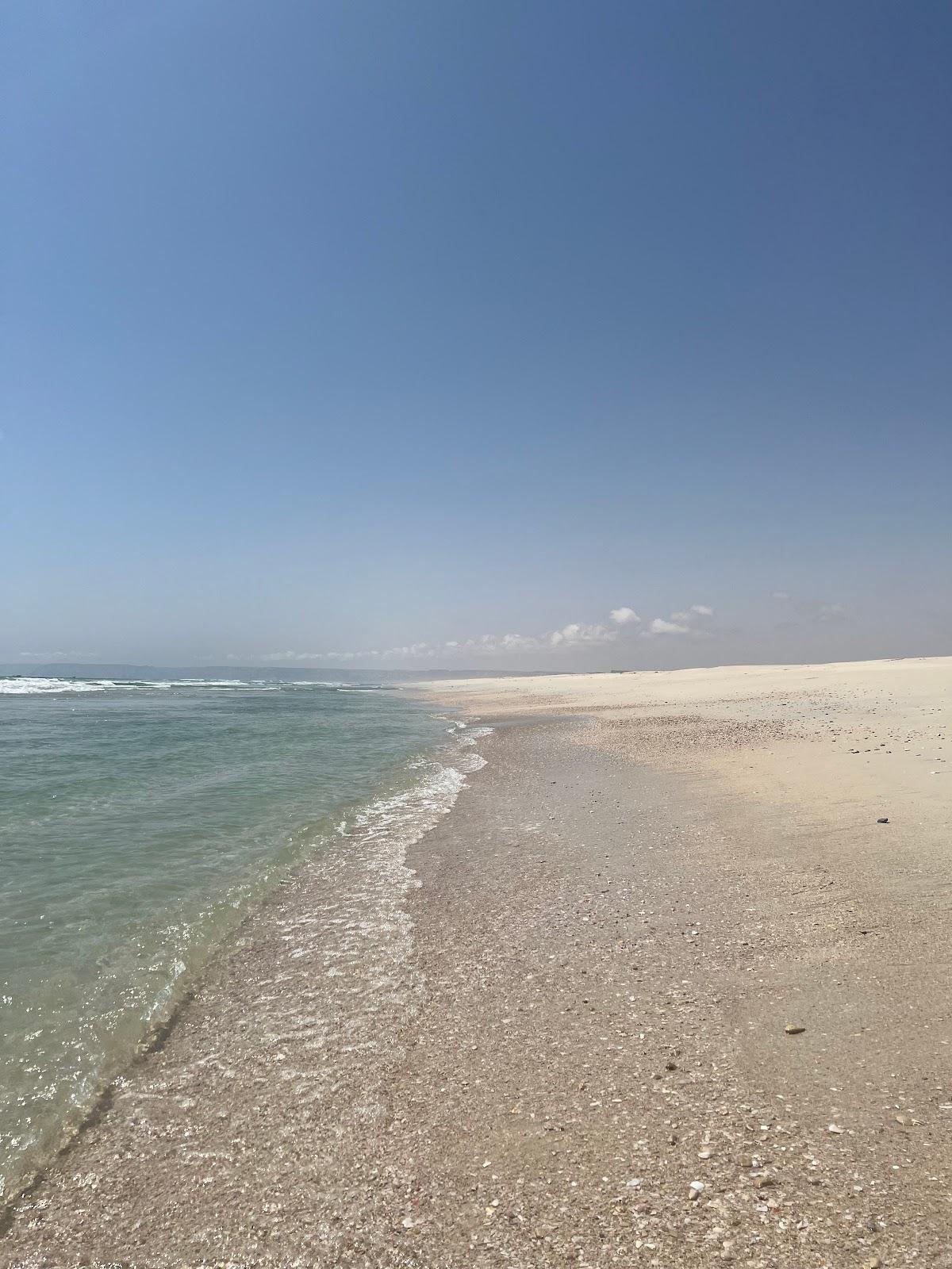 Sandee Beach Breaks In Shuwaymiyah