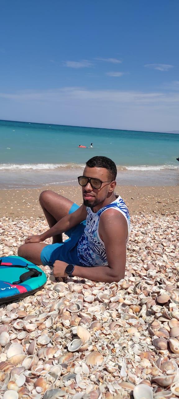 Sandee Tres Belle Plage Sauvage Couverte De Coquillages