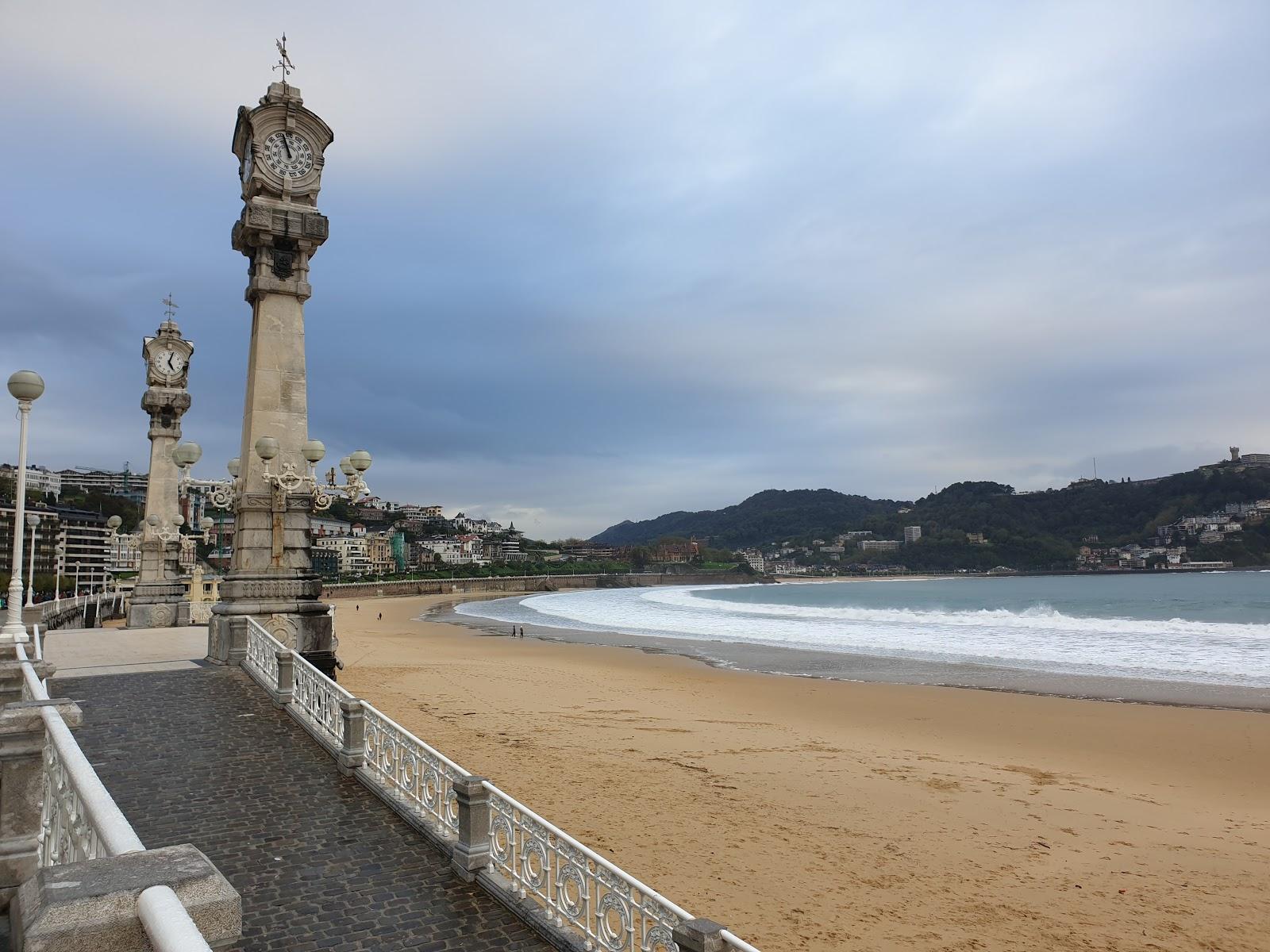 Sandee Beach Of La Concha / Kontxa Hondartza