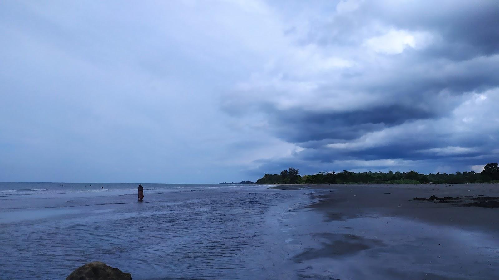 Sandee Pantai Kareung Tirom Photo