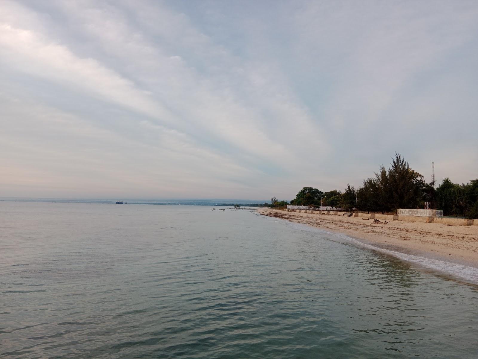 Sandee Pantai Londa Lima