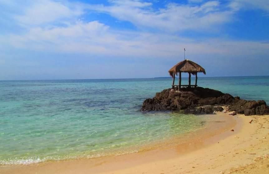 Sandee Pantai Batu Topeng