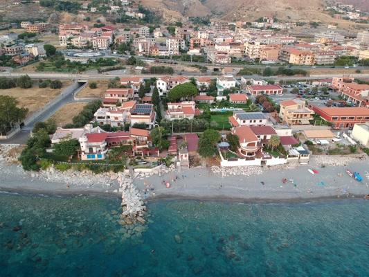 Sandee Lazzaro Beach