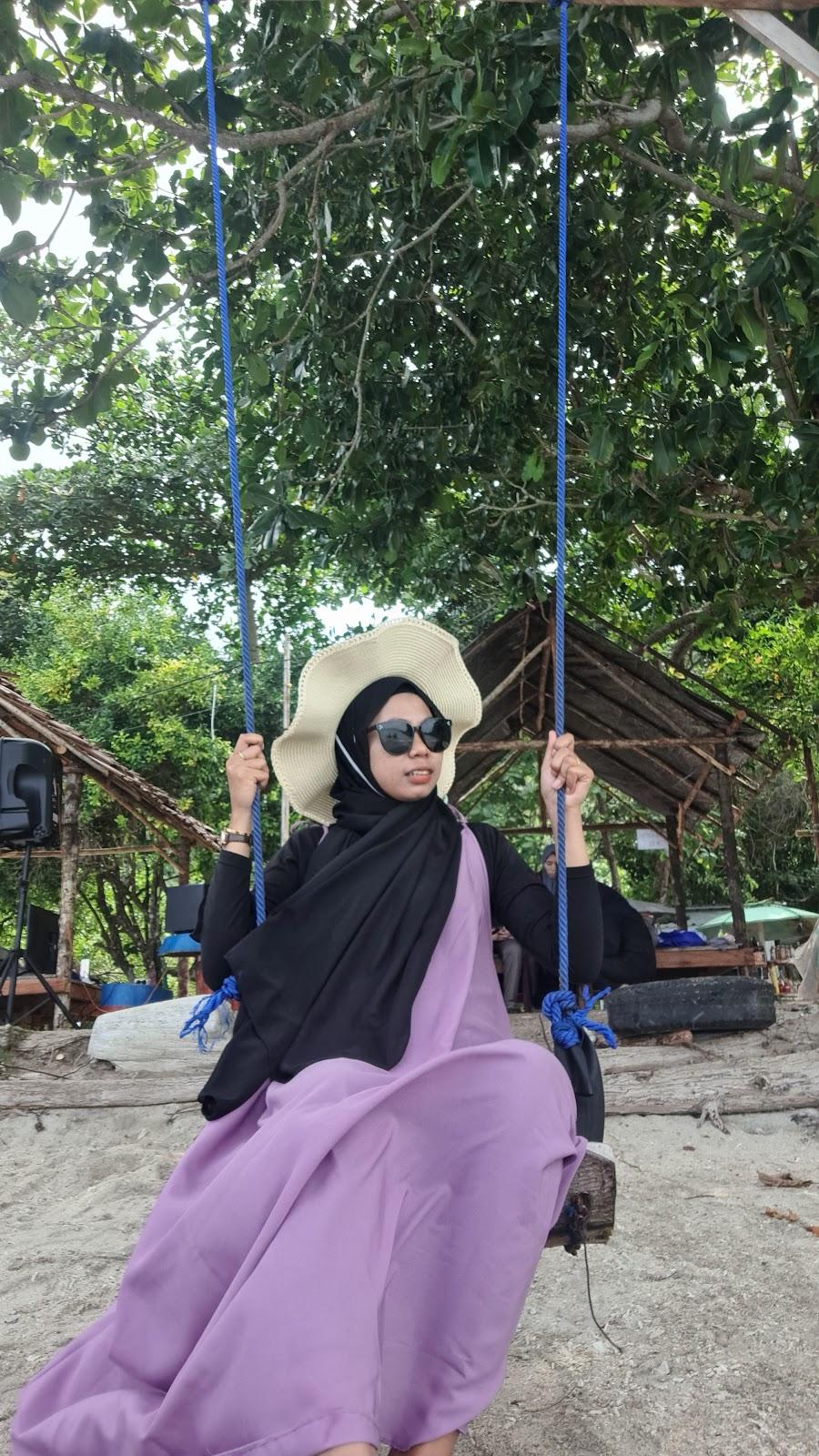 Sandee Pantai Curhat Desa Nipakalemoan