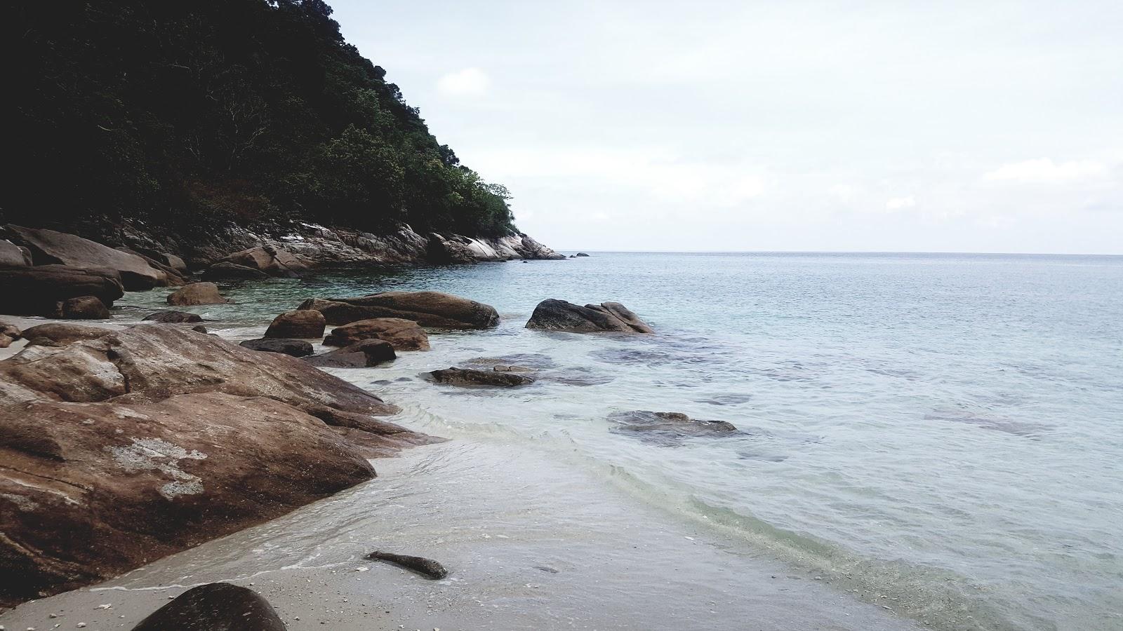 Sandee Layor Beach