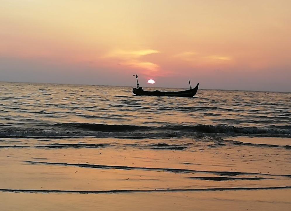 Sandee Cheriya Pozhy Beach Photo