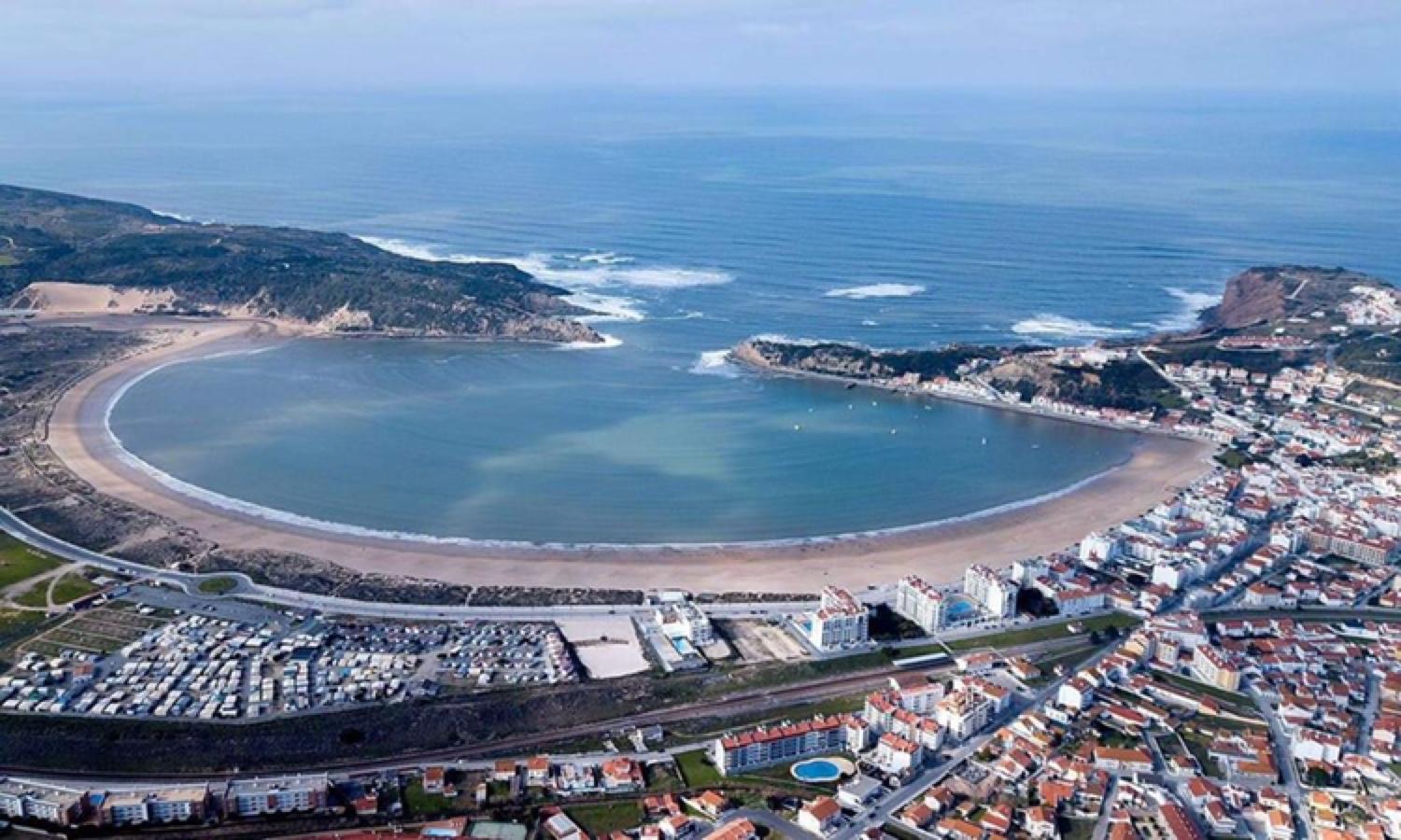 Sandee Praia De Sao Martinho Do Porto Photo