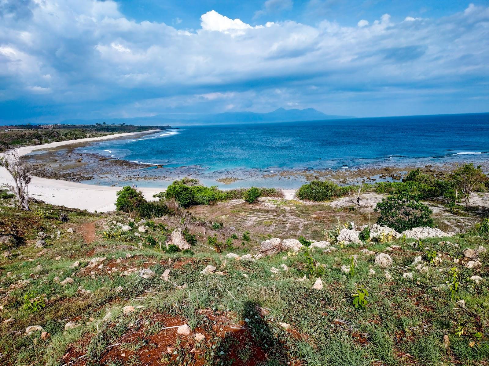 Sandee Pantai Pasir Putih Lunyuk