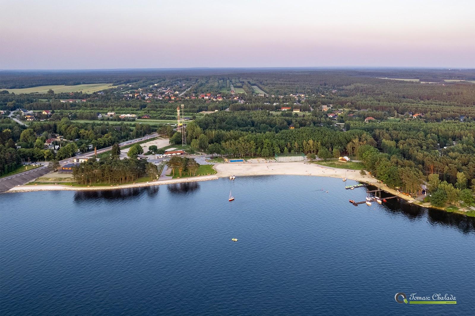 Sandee Beach Nad Zalewem