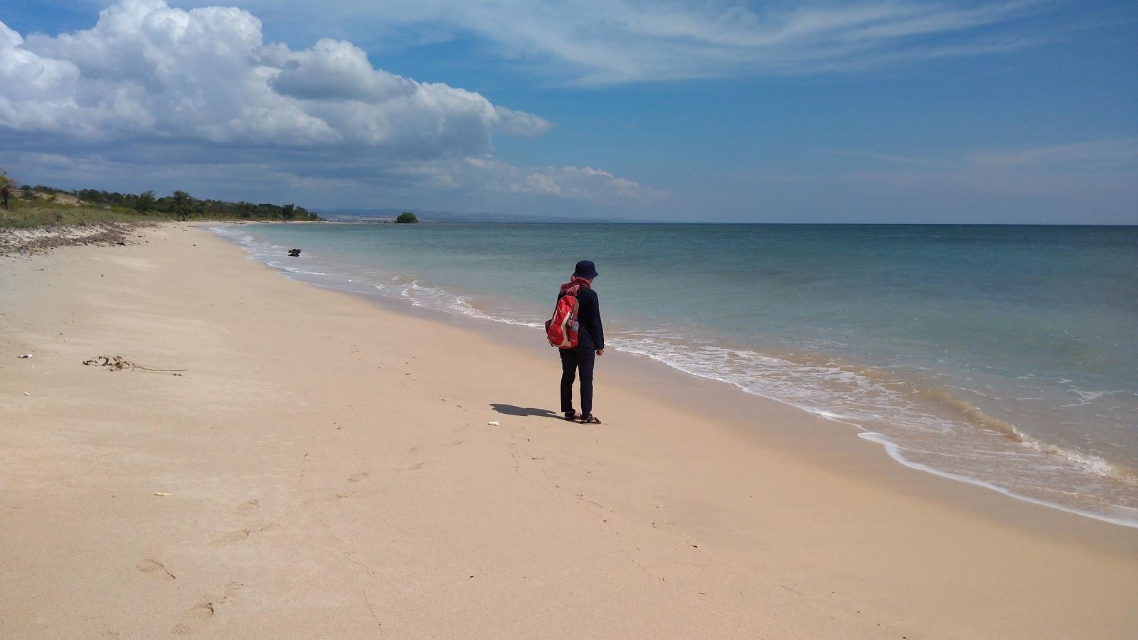 Sandee Pantai Larawali