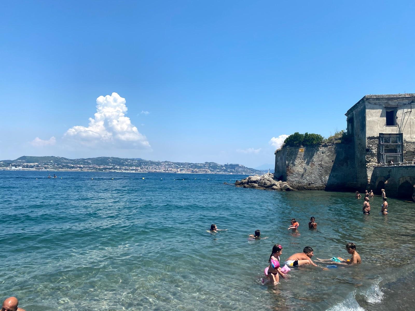 Sandee La Spiaggia Del Castello Di Baia